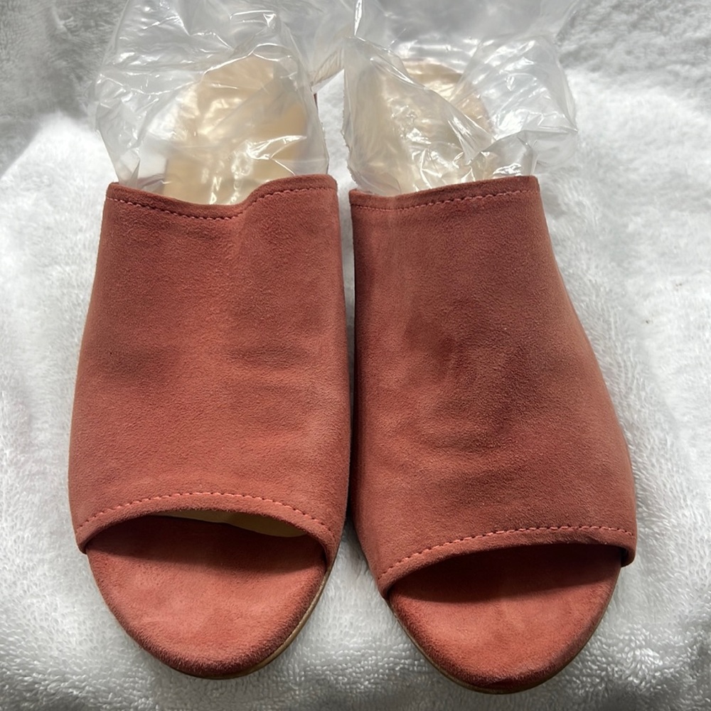 EUC Leather peep toe slide on heels size 9